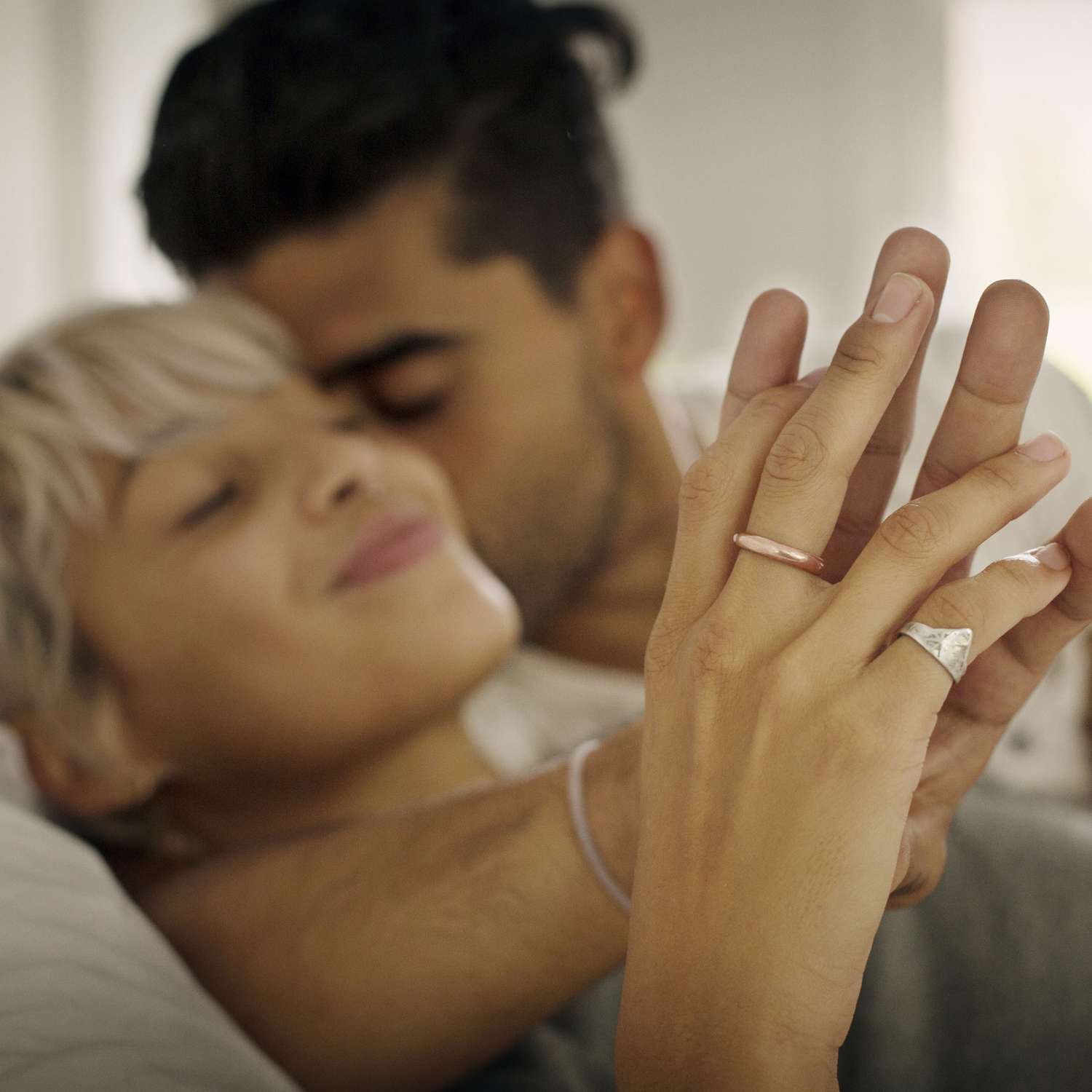 When A Guy Mirrors Your Body Language Shrewdnia