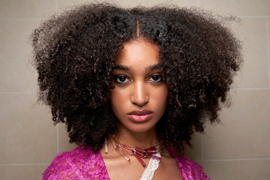 How To Use Powdered Dry Shampoo