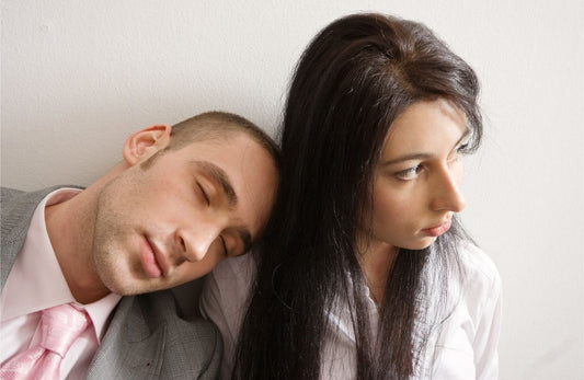 What Does it Mean When a Guy Lays His Head On Your Shoulder?