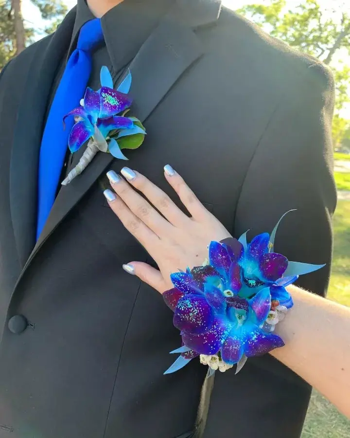 Do Guys Buy The Corsage And Boutonnière