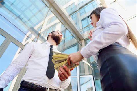 Can A Husband Get Alimony From His Wife