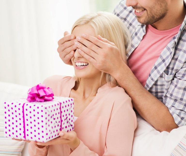 Can A Husband Give Gift To Wife