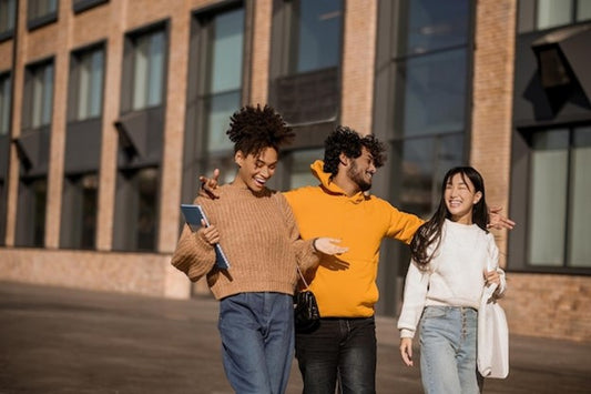 Do Guys Hug Their Female Friends