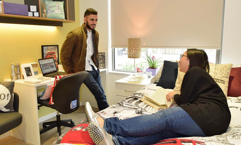Can A Guy And Girl Be Roommates