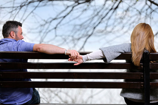 Do Guys Become Distant When Falling In Love