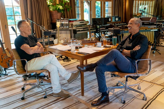 Do Guys Cross Their Legs