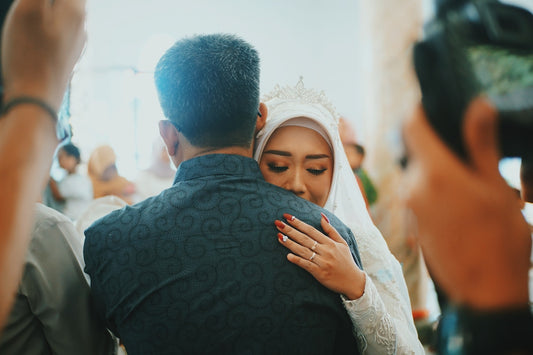 What Does It Mean When A Guy Holds Your Head While Hugging?