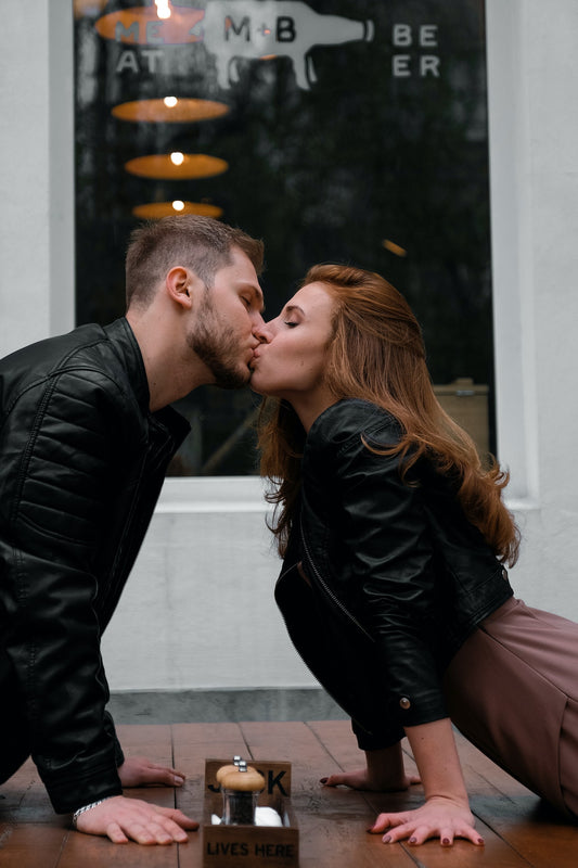 Do Guys Kiss Anyone
